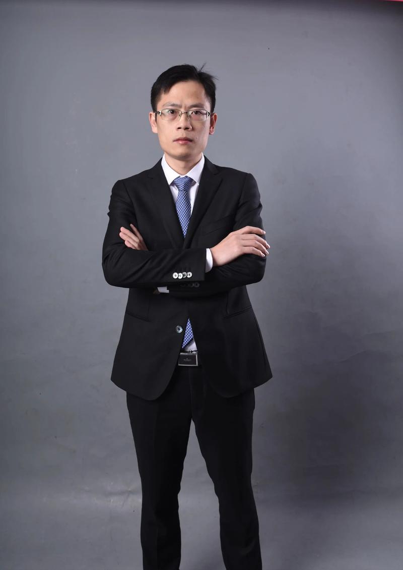 鲜余泽 跟组制片负责人